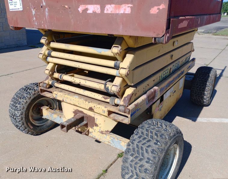 image for item DQ7129 1993 SkyJack SJ-6826 scissor lift