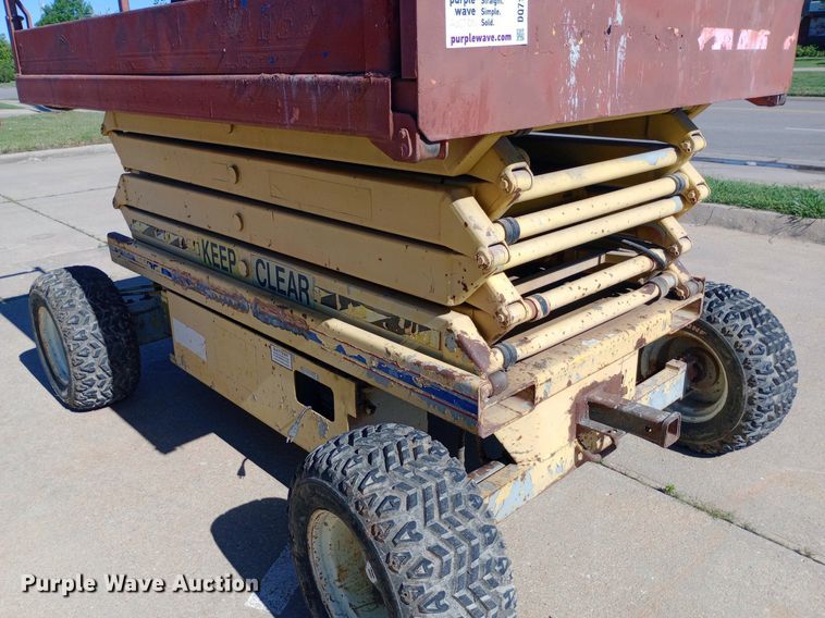 image for item DQ7129 1993 SkyJack SJ-6826 scissor lift