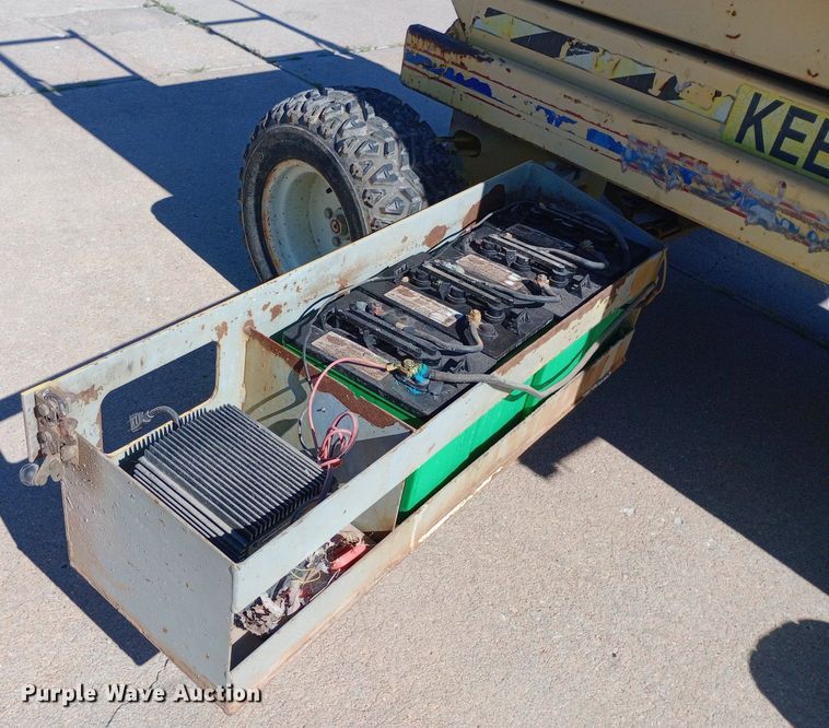 image for item DQ7129 1993 SkyJack SJ-6826 scissor lift