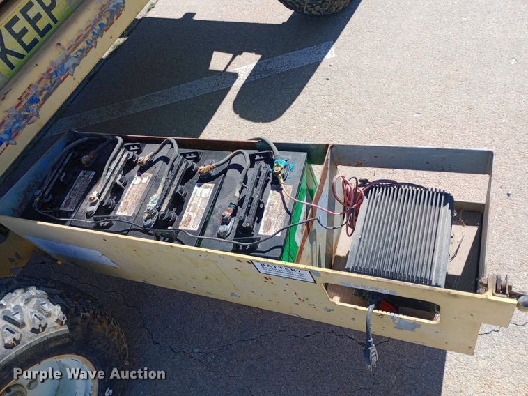 image for item DQ7129 1993 SkyJack SJ-6826 scissor lift