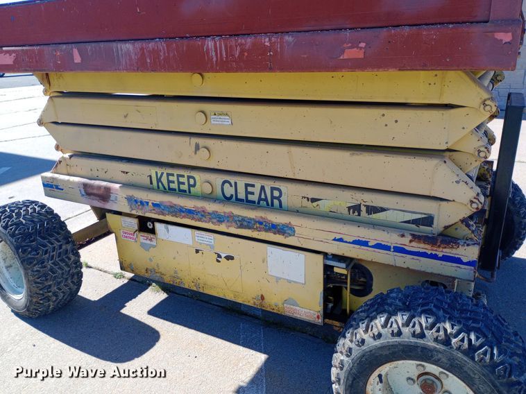 image for item DQ7129 1993 SkyJack SJ-6826 scissor lift