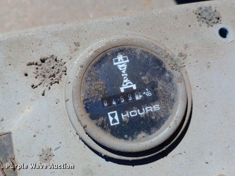 image for item DQ7129 1993 SkyJack SJ-6826 scissor lift