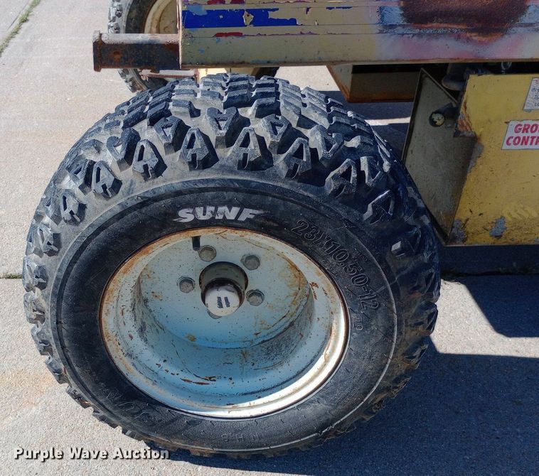 image for item DQ7129 1993 SkyJack SJ-6826 scissor lift