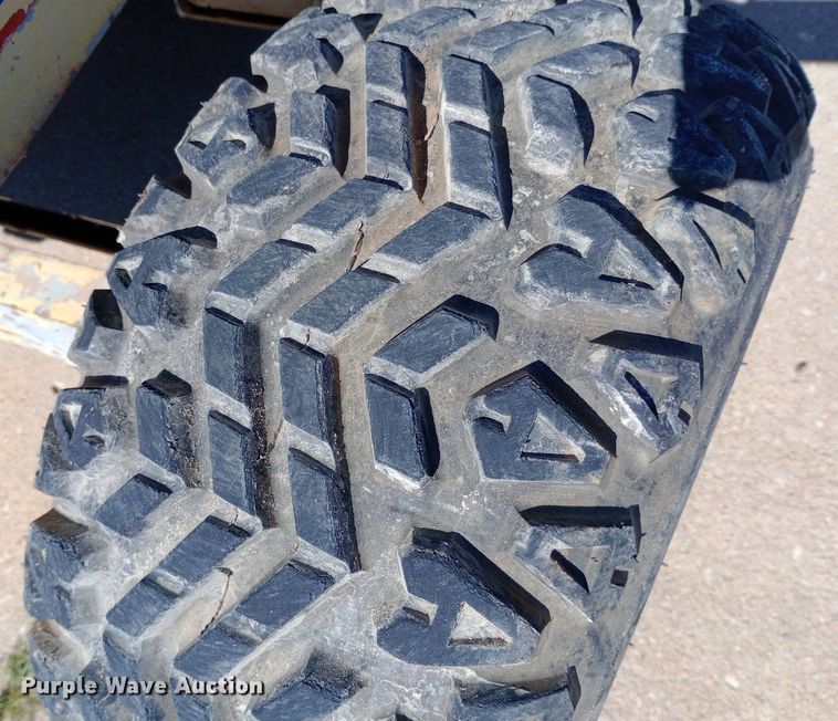 image for item DQ7129 1993 SkyJack SJ-6826 scissor lift