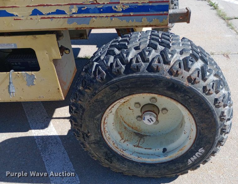 image for item DQ7129 1993 SkyJack SJ-6826 scissor lift