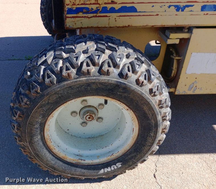 image for item DQ7129 1993 SkyJack SJ-6826 scissor lift