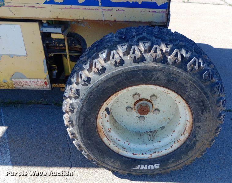 image for item DQ7129 1993 SkyJack SJ-6826 scissor lift