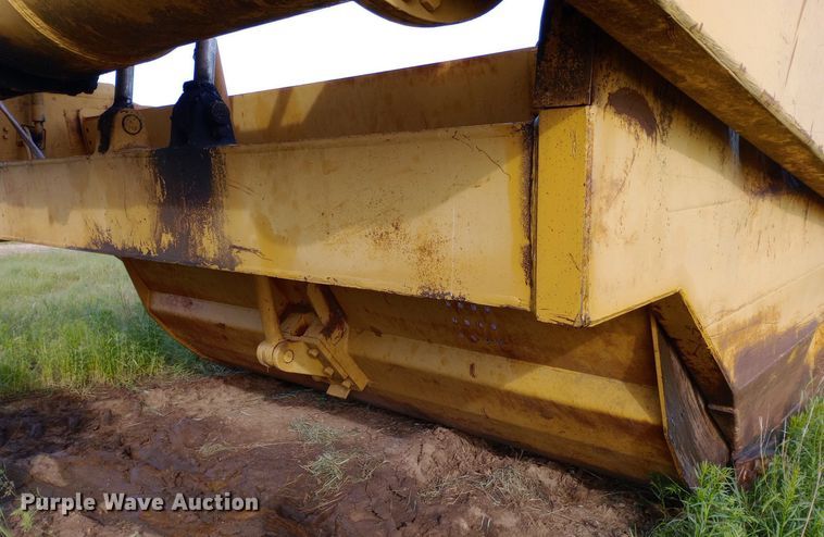 image for item DQ7137 Caterpillar 631B conventional scraper 