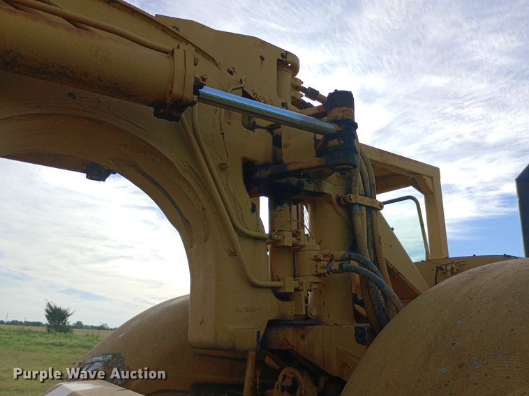 image for item DQ7137 Caterpillar 631B conventional scraper 