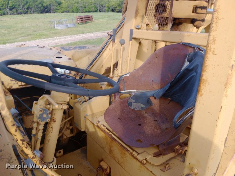 image for item DQ7137 Caterpillar 631B conventional scraper 
