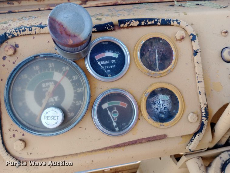 image for item DQ7137 Caterpillar 631B conventional scraper 