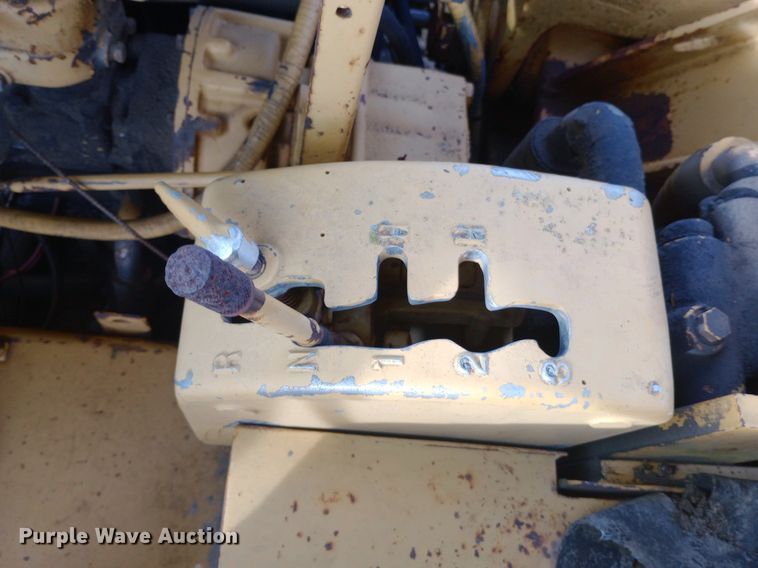 image for item DQ7137 Caterpillar 631B conventional scraper 