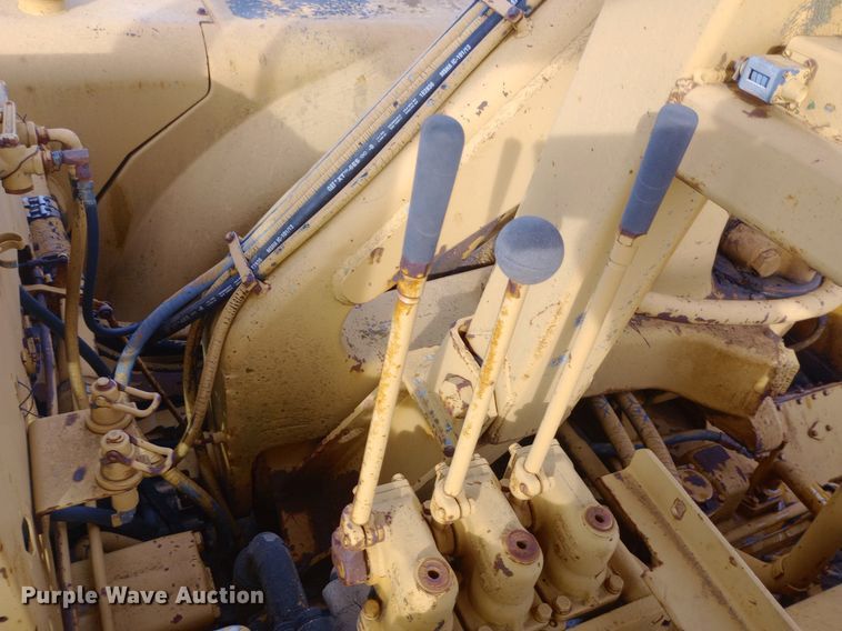 image for item DQ7137 Caterpillar 631B conventional scraper 