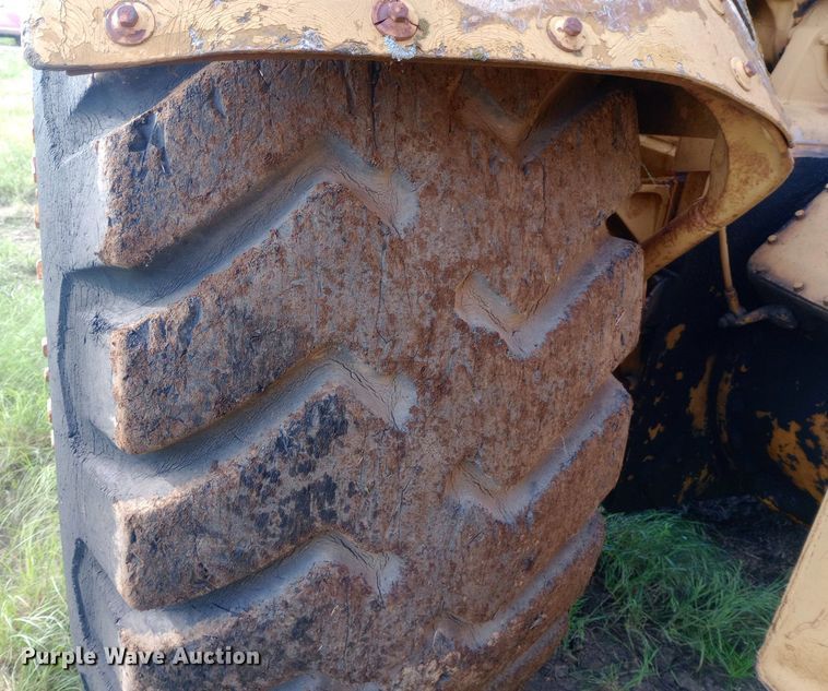 image for item DQ7137 Caterpillar 631B conventional scraper 