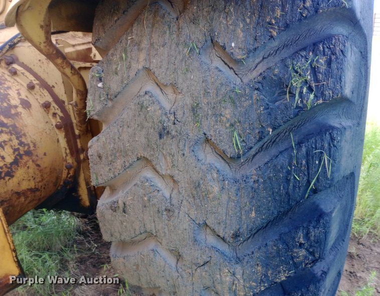 image for item DQ7137 Caterpillar 631B conventional scraper 