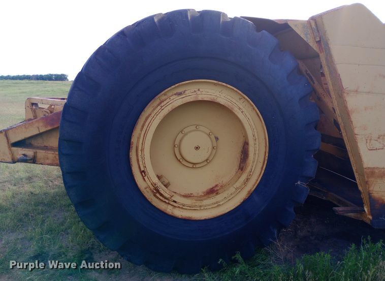 image for item DQ7137 Caterpillar 631B conventional scraper 