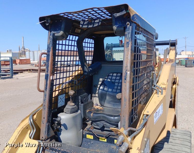 image for item DQ7160 2005 Caterpillar 257B tracked skid steer loader