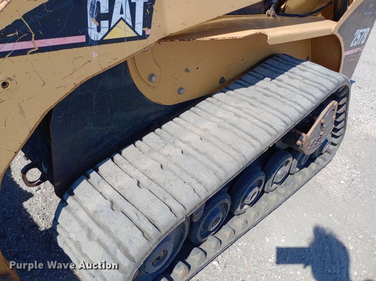 image for item DQ7160 2005 Caterpillar 257B tracked skid steer loader
