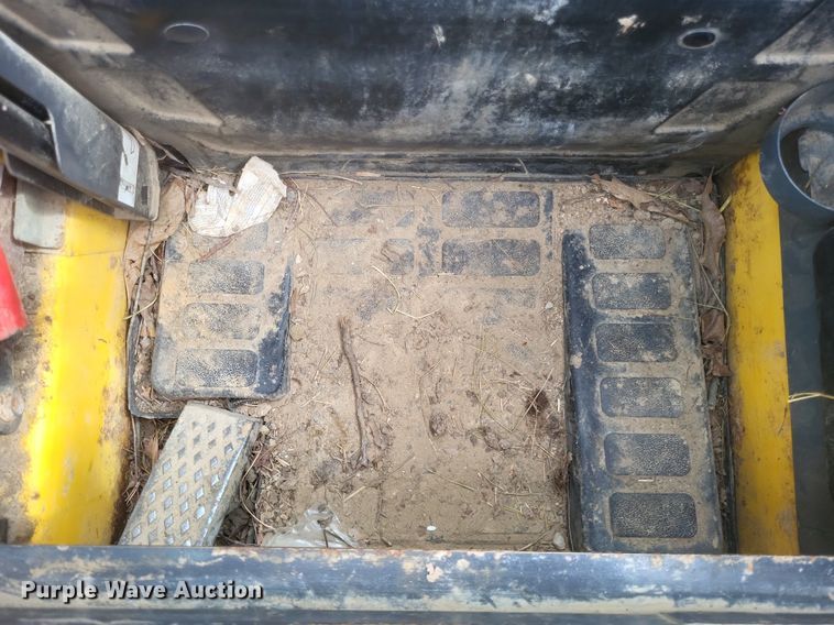 image for item DR4806 2011 New Holland  C232 tracked skid steer loader