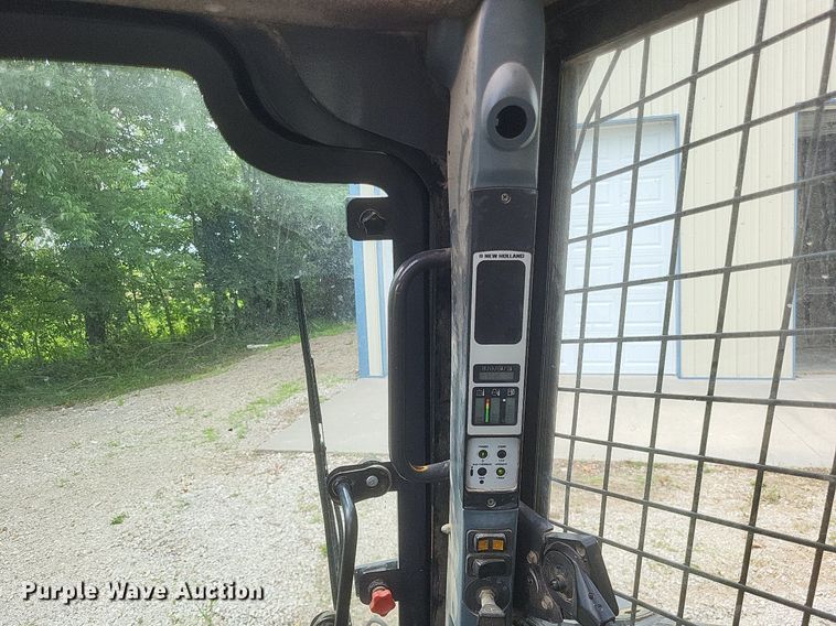 image for item DR4806 2011 New Holland  C232 tracked skid steer loader