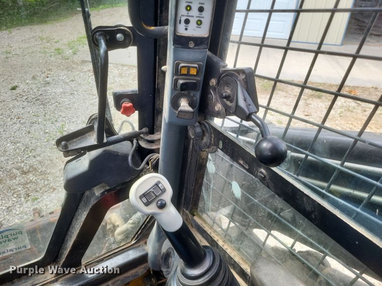 image for item DR4806 2011 New Holland  C232 tracked skid steer loader