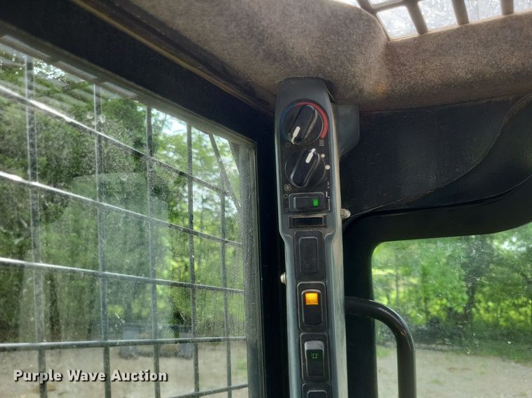 image for item DR4806 2011 New Holland  C232 tracked skid steer loader