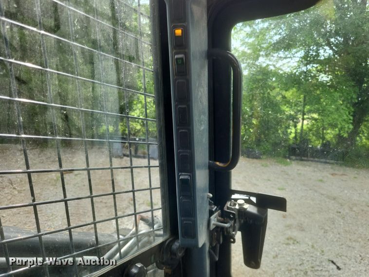 image for item DR4806 2011 New Holland  C232 tracked skid steer loader