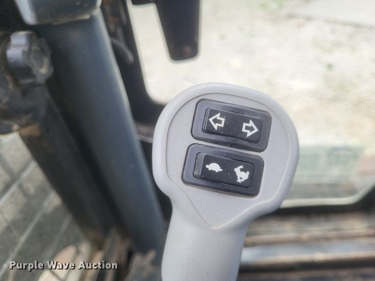 image for item DR4806 2011 New Holland  C232 tracked skid steer loader