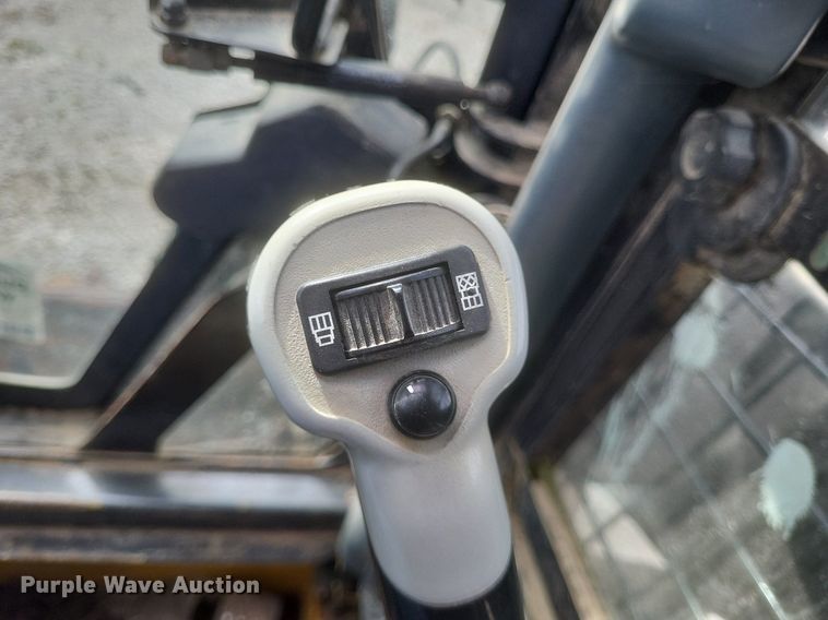 image for item DR4806 2011 New Holland  C232 tracked skid steer loader