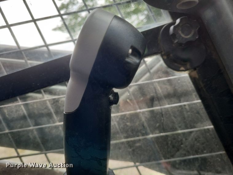 image for item DR4806 2011 New Holland  C232 tracked skid steer loader