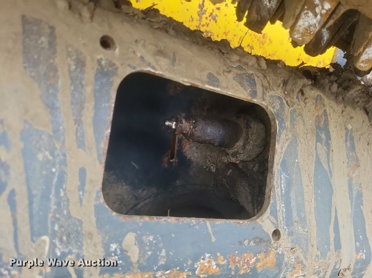 image for item DR4806 2011 New Holland  C232 tracked skid steer loader