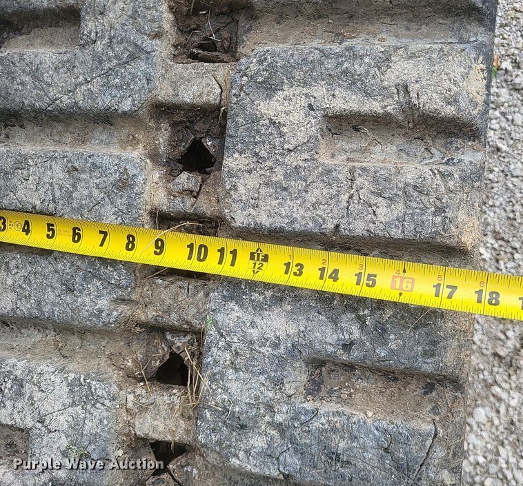 image for item DR4806 2011 New Holland  C232 tracked skid steer loader