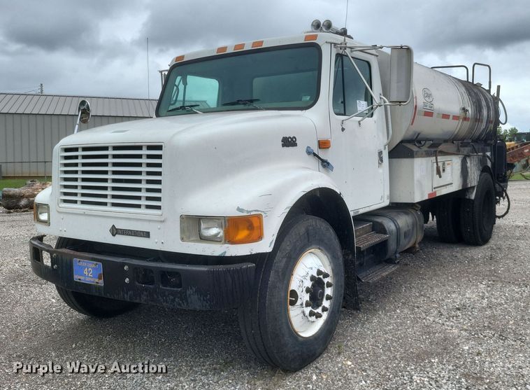 image for item DR4816 2000 International  4900 oil distributor truck