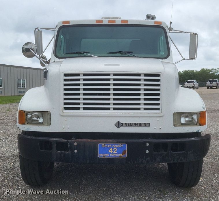 image for item DR4816 2000 International  4900 oil distributor truck