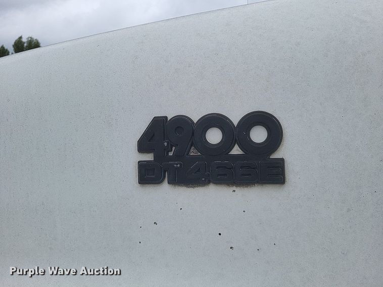 image for item DR4816 2000 International  4900 oil distributor truck