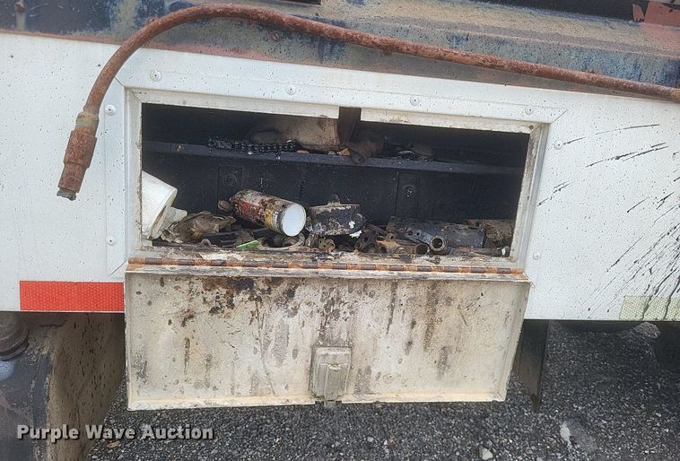 image for item DR4816 2000 International  4900 oil distributor truck