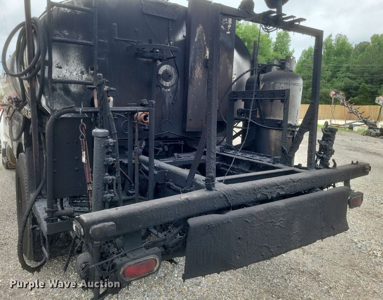 image for item DR4816 2000 International  4900 oil distributor truck