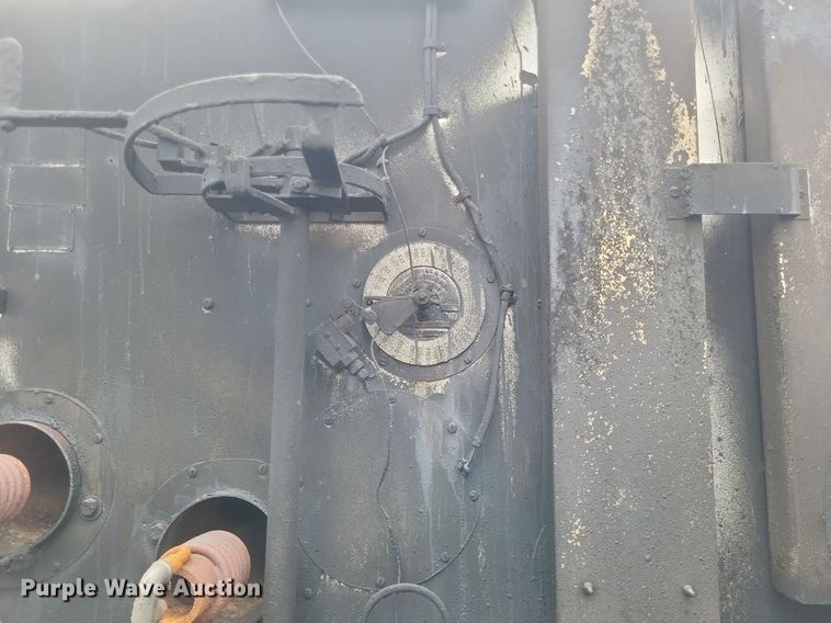 image for item DR4816 2000 International  4900 oil distributor truck