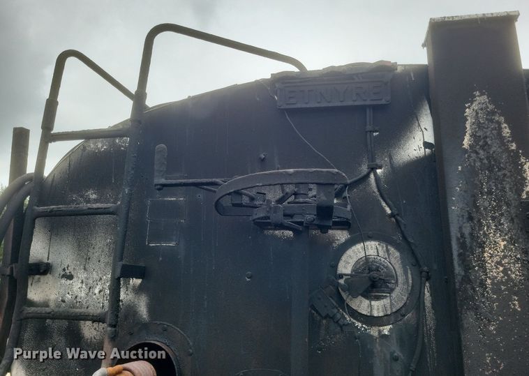 image for item DR4816 2000 International  4900 oil distributor truck