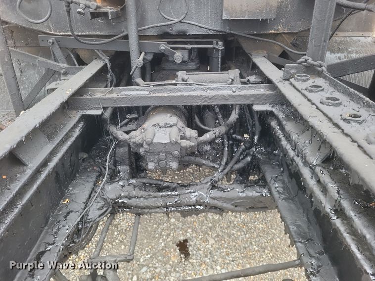 image for item DR4816 2000 International  4900 oil distributor truck