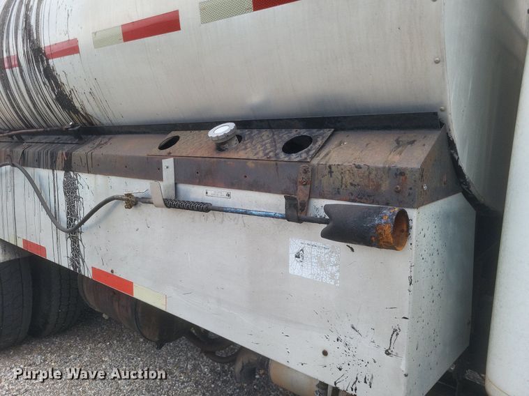 image for item DR4816 2000 International  4900 oil distributor truck