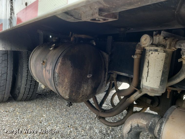 image for item DR4816 2000 International  4900 oil distributor truck