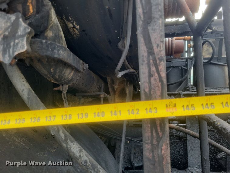 image for item DR4816 2000 International  4900 oil distributor truck