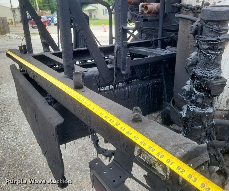 image for item DR4816 2000 International  4900 oil distributor truck