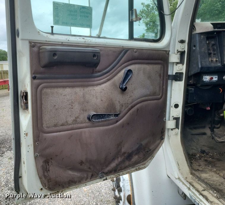 image for item DR4816 2000 International  4900 oil distributor truck