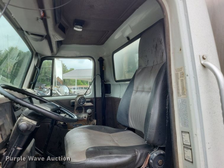 image for item DR4816 2000 International  4900 oil distributor truck