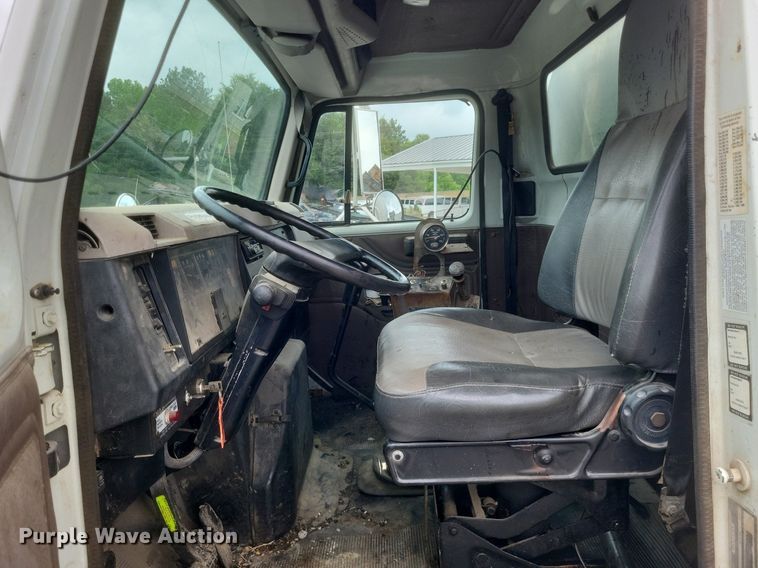 image for item DR4816 2000 International  4900 oil distributor truck