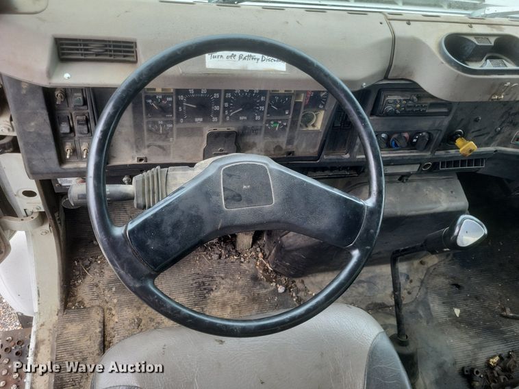 image for item DR4816 2000 International  4900 oil distributor truck