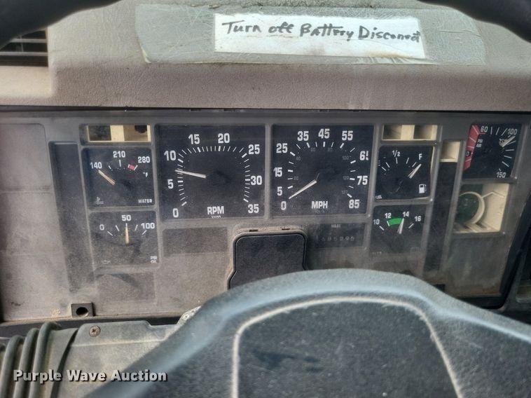 image for item DR4816 2000 International  4900 oil distributor truck