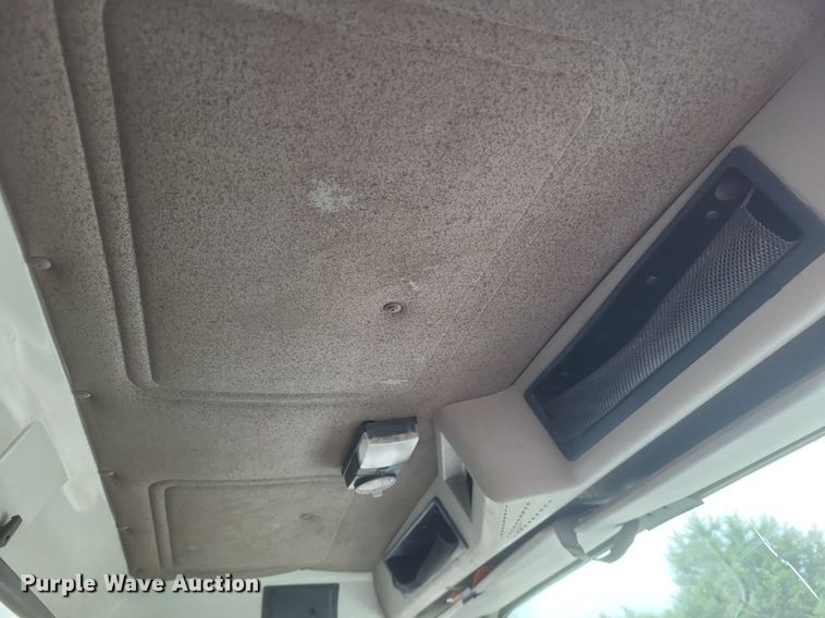 image for item DR4816 2000 International  4900 oil distributor truck